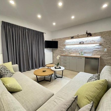 Central Luxury Apartment In Paralia Ofryniou Ofrinion Exterior photo