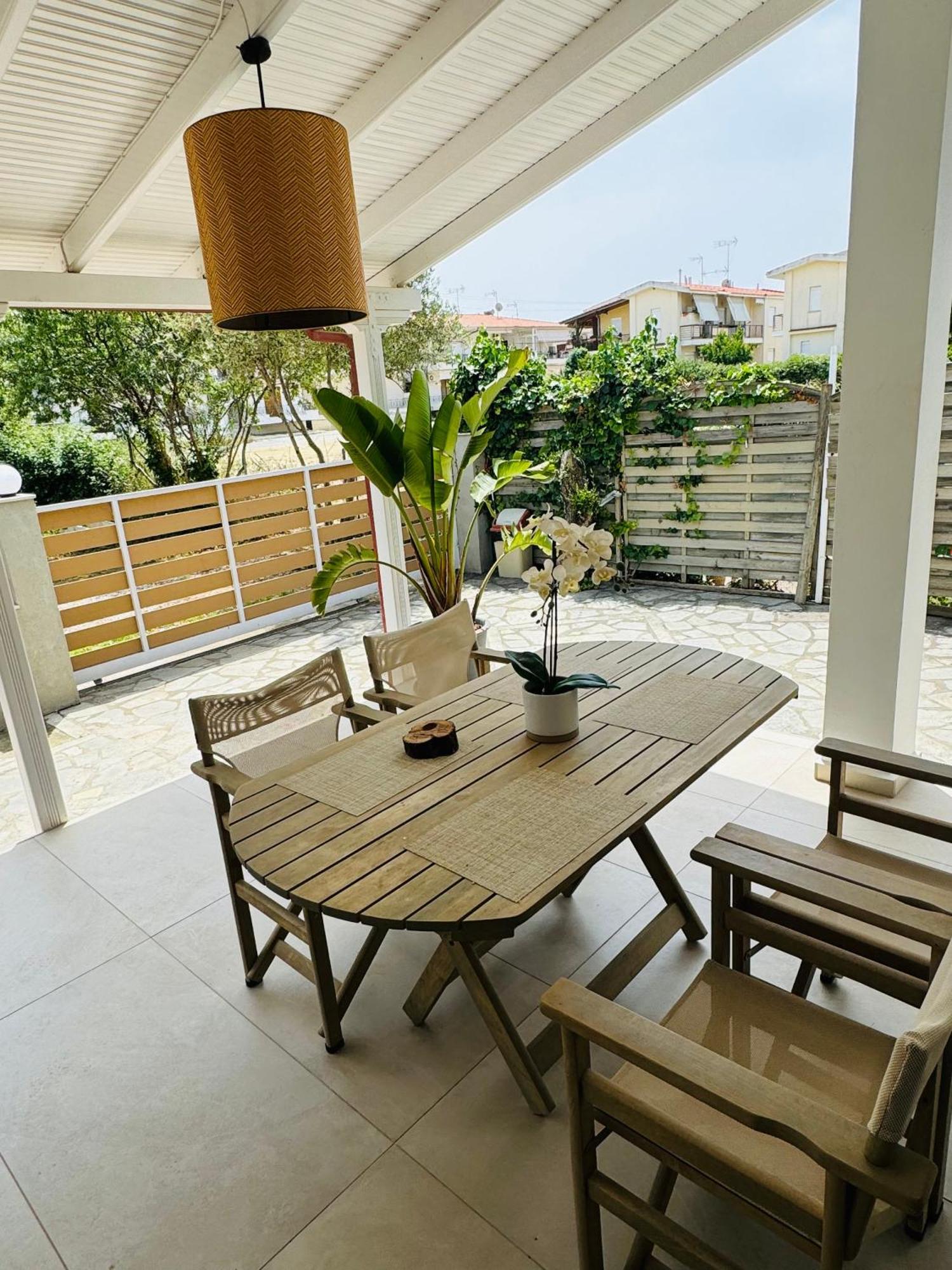 Central Luxury Apartment In Paralia Ofryniou Ofrinion Exterior photo